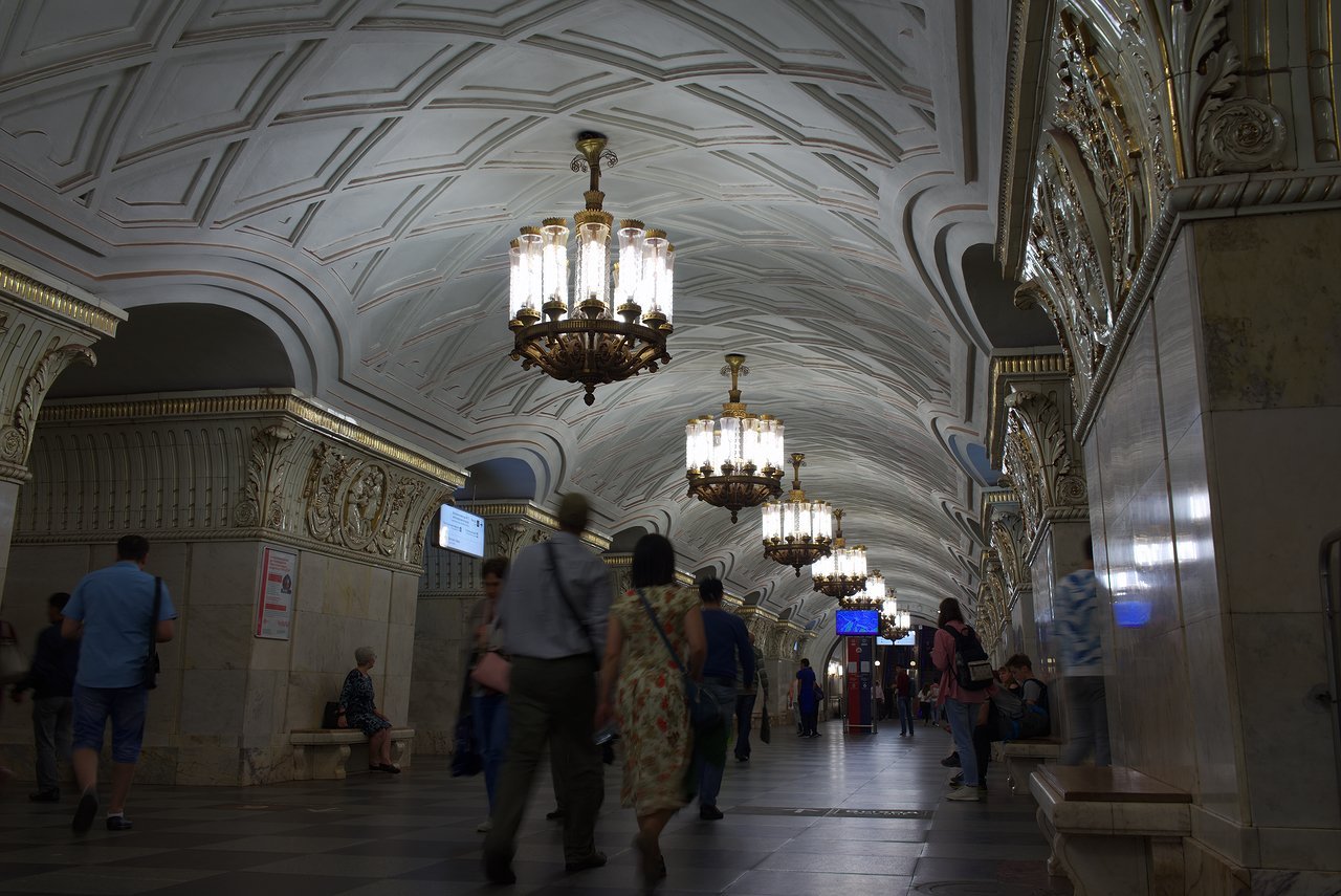 モスクワのプロスペクトミーラ駅の地下鉄ホーム