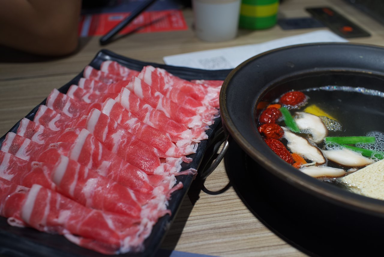 「呷浦呷浦」（xiabu xiabu）のラム肉と火鍋