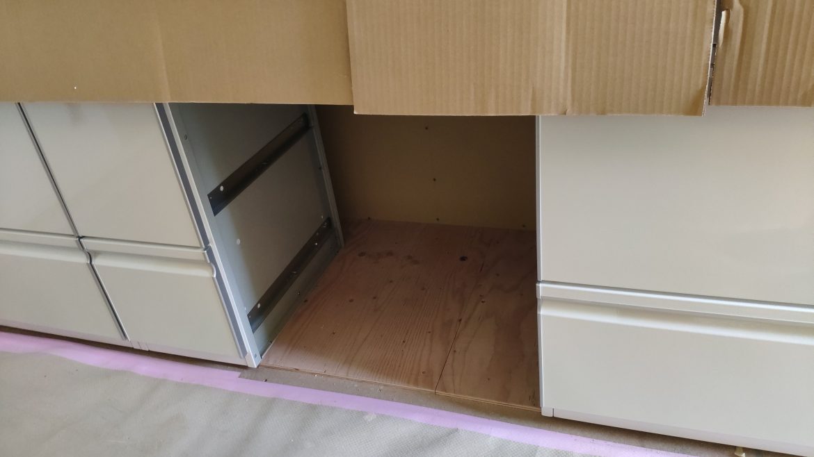 IKEAの60cm幅の食洗機を入れる前提でキッチンのスペースを開けています