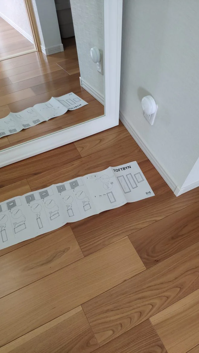 IKEAの説明書はイラストだけの最小限で細かい説明はありません