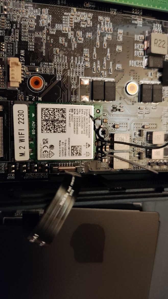 TRIGKEY S5のWiFiモジュールはIntel AX200NGWでNVMe SSDの下に隠れています