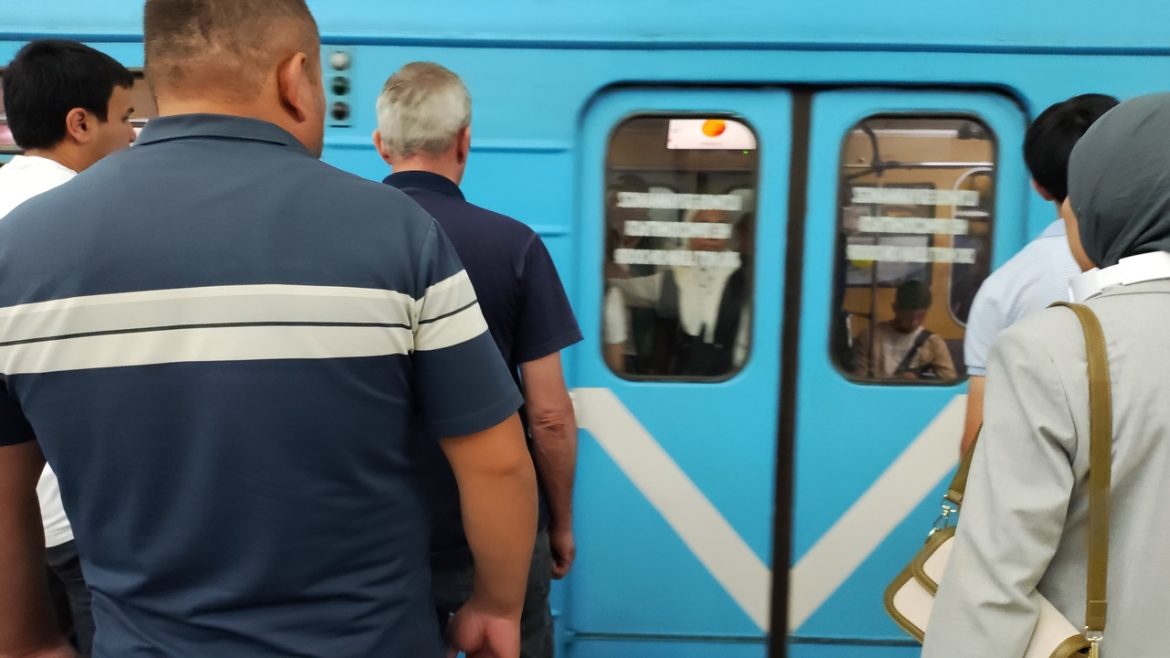 タシュケントの地下鉄車両